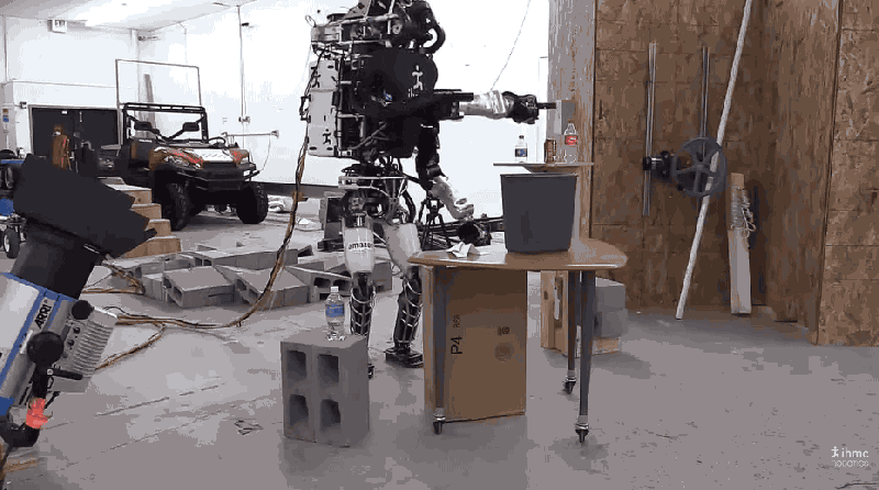 تماشا کنید: آینده ربات های انسان نما با ربات مستخدم Atlas