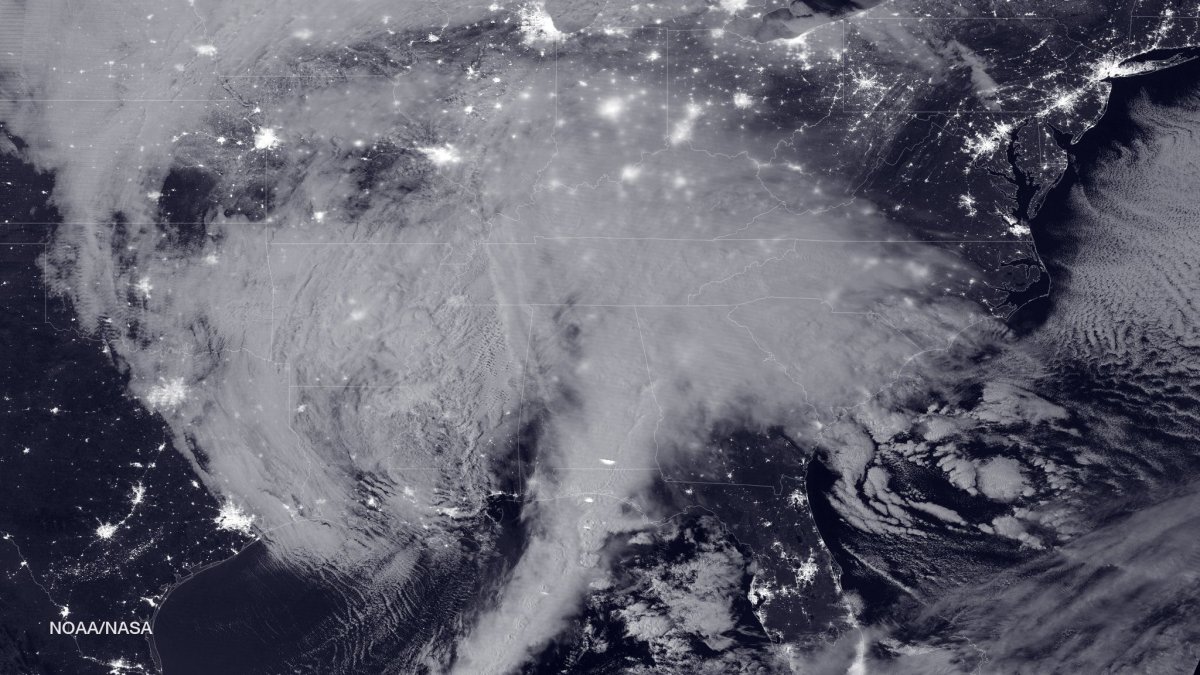 تماشا کنید: ویدئو و تصاویر فضایی شگفت انگیز از طوفان بزرگ آمریکا