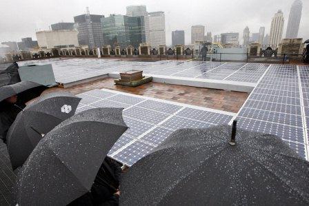 این سلول خورشیدی از باران انرژی تولید می‌کند!