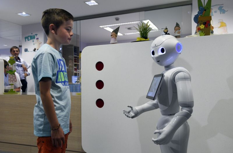 استخدام ربات های انسان نما به عنوان پذیرش کنندگان در دو بیمارستان در بلژیک