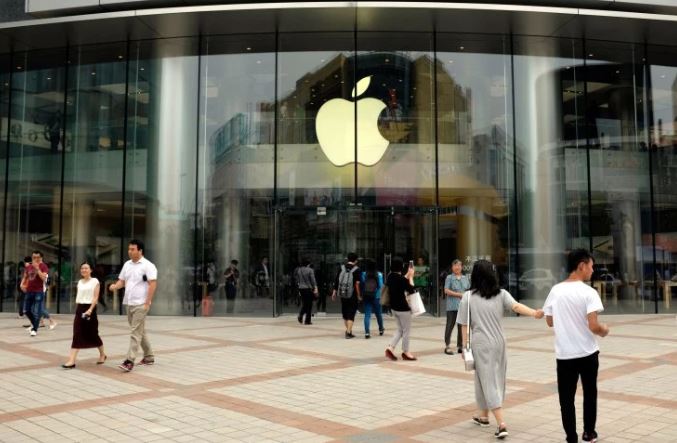 اپل از فروش دو مدل آیفون در چین منع شد / اتهام کپی برداری اپل از گوشی های چینی
