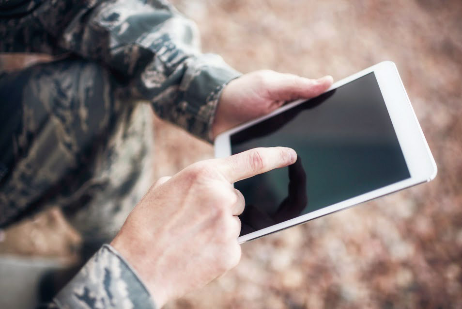 ارتش آمریکا به خاطر ضعف عملکرد و امنیت اندروید را با آیفون 6 اس جایگزین میکند