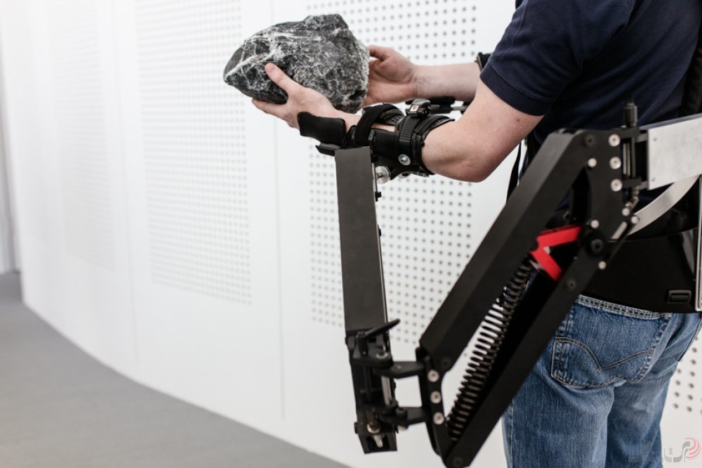 استفاده از اهرم های رباتیک در حمل اجسام سنگین